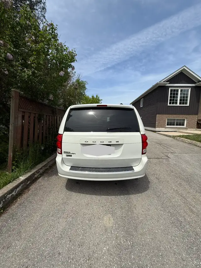Dodge Caravan 2017 - Photo 2