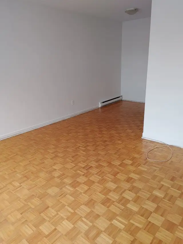 3 1/2 GRAND, CALME, PRES DE TOUS, PARC - GREENFIELD PARK - Photo 2