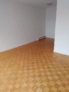 3 1/2 GRAND, CALME, PRES DE TOUS, PARC - GREENFIELD PARK - Photo 2