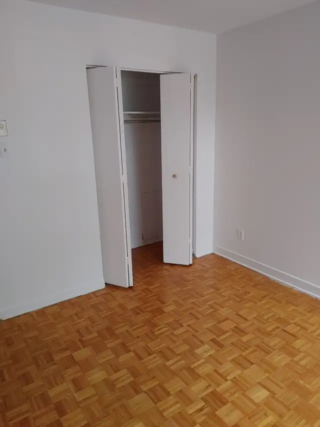 3 1/2 GRAND, CALME, PRES DE TOUS, PARC - GREENFIELD PARK - Photo 3