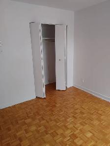3 1/2 GRAND, CALME, PRES DE TOUS, PARC - GREENFIELD PARK - Photo 3