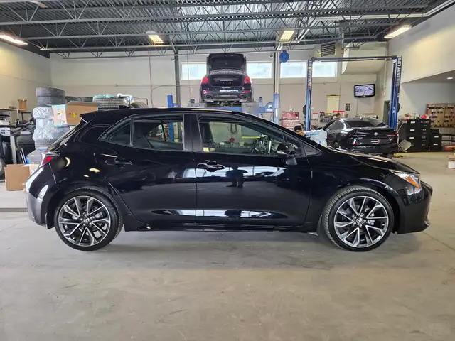 2019 Toyota Corolla SE Hatchback | Well Serviced | Clean Title - Photo 4