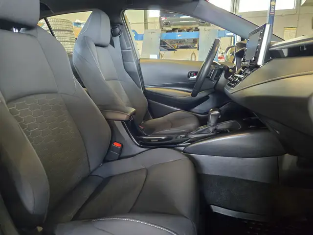 2019 Toyota Corolla SE Hatchback | Well Serviced | Clean Title - Photo 11