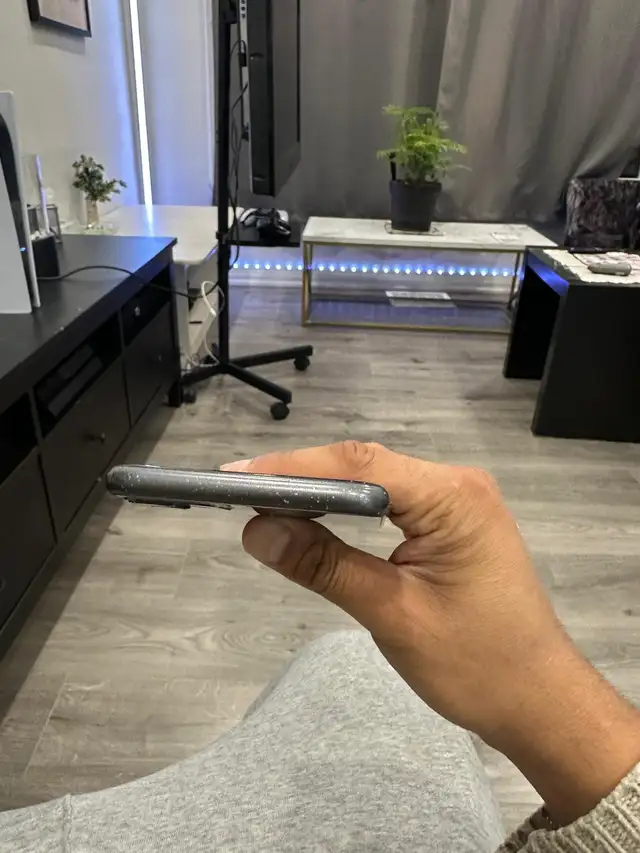 iPhone 11 64GB Airpods/Charger Set/Delivery - Photo 3