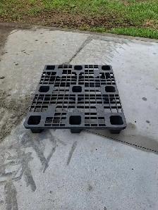 plastic pallets