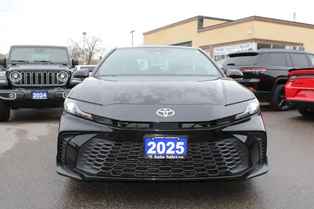 2025 Toyota Camry SE - Photo 3