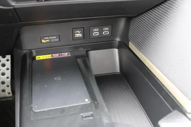 2025 Toyota Camry SE - Photo 5