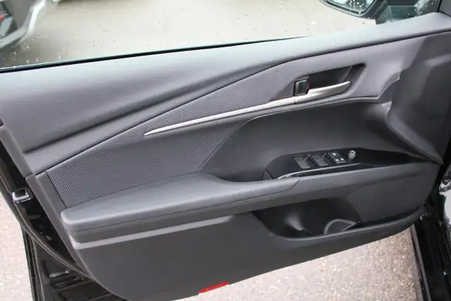 2025 Toyota Camry SE - Photo 9