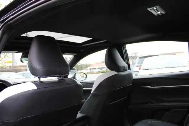 2025 Toyota Camry SE - Photo 14