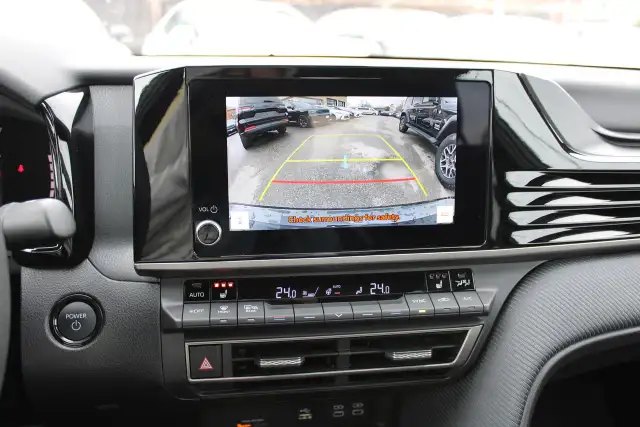 2025 Toyota Camry SE - Photo 22