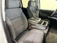 2018 Chevrolet 1500 LT-Z71 / 4x4 / Crew / Low K / Fnance - Photo 9