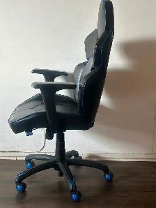 Chaise ergonomique pour gaming et travail de bureau.