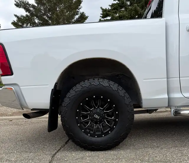 2015 Ram 1500 SLT PKG- 4X4 2 INCH LIFT KIT - Photo 4