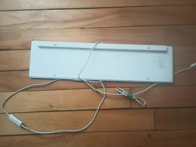 Genuine Apple A1243 Wired Mac Standard USB Keyboard w Numeric - Photo 2