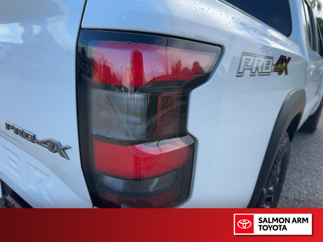 2022 Nissan Frontier PRO-4X PRO 4 X CREW CAB - Photo 11