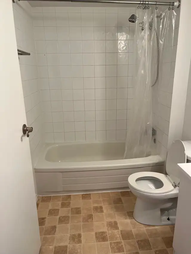 Apartment rent -658 Kenaston Blvd, Winnipeg - Photo 5
