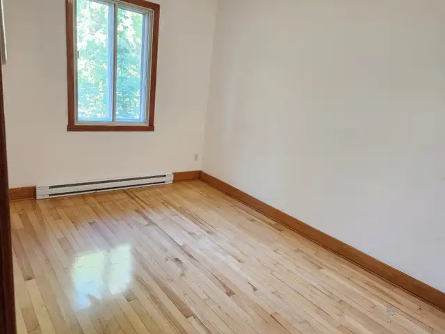 Grand 5 ½ propre et rénové au 1 er étage à Nouveau-Rosemont - Photo 3