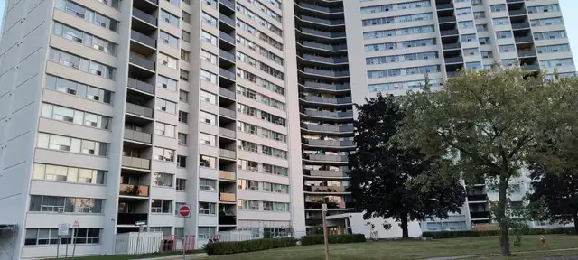 Rent room close to SquareOne Mississauga available now - Photo 8