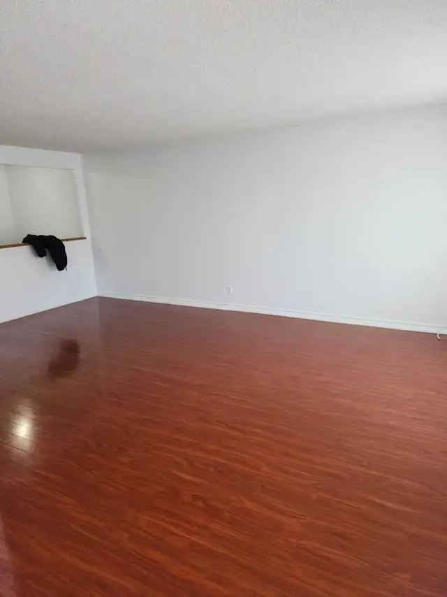 $2500 - 3 Bedroom Upper Level Semi Brampton - Photo 9