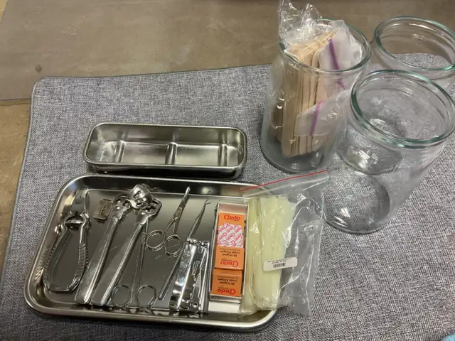 RETIRING ! Esthetic equipment,implements and supplies for sale. - Photo 3