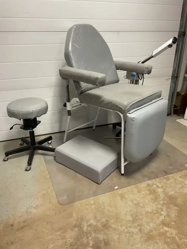 RETIRING ! Esthetic equipment,implements and supplies for sale. - Photo 4