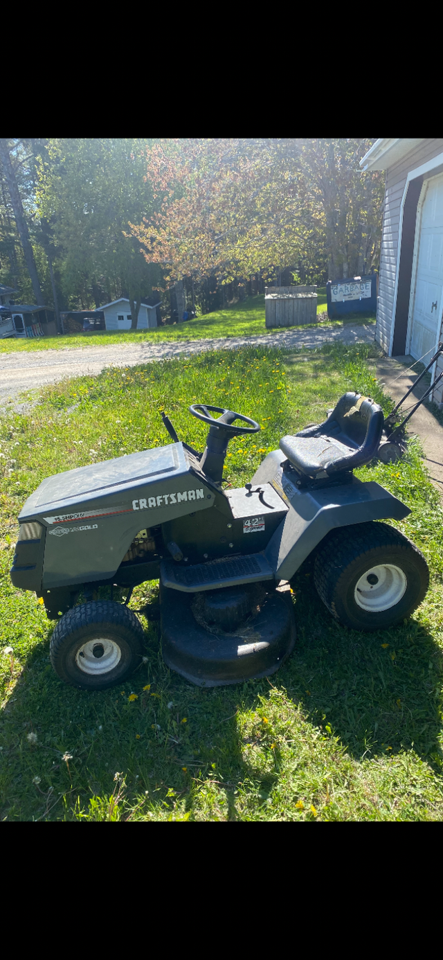 Lawn tractor - Photo 2