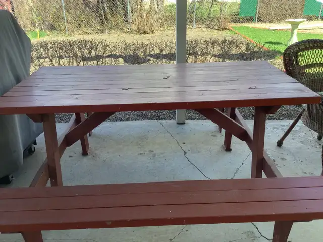 Picnic table