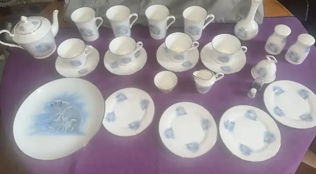 Vintage Fine Bone China - Polar Bears 26 piece set