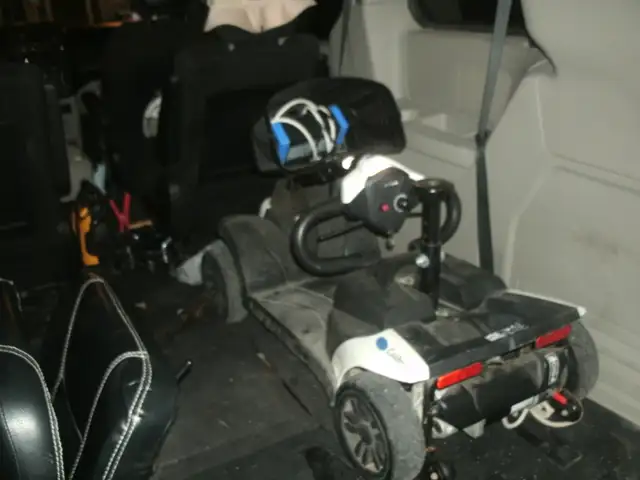 INVACARE COLIBRI MOBILITY SCOOTER - Photo 9