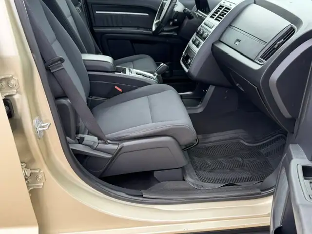 2010  Dodge Journey SXT PKG FWD - 3RD ROW 7 SEATS - Photo 9