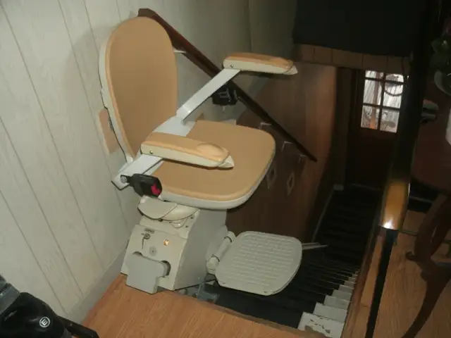 ACORN SUPERGLIDE 130 STAIRLIFT - Photo 2
