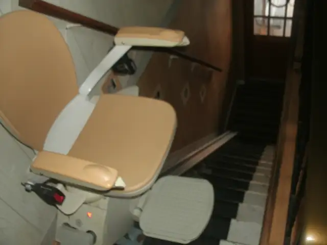 ACORN SUPERGLIDE 130 STAIRLIFT - Photo 3