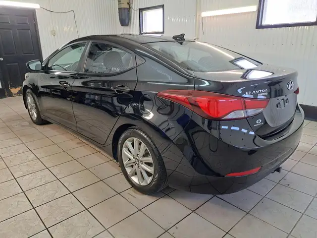 Hyundai Elantra Allure sport berline 4 portes TOIT OUVRANT - Photo 2