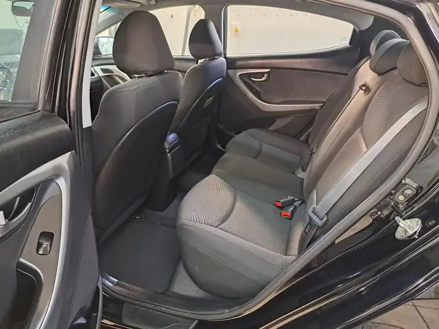 Hyundai Elantra Allure sport berline 4 portes TOIT OUVRANT - Photo 7