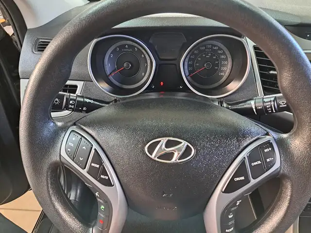 Hyundai Elantra Allure sport berline 4 portes TOIT OUVRANT - Photo 11