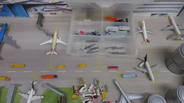 Herpa Wings Model Airport, Planes & Accessories - $300 - Photo 3