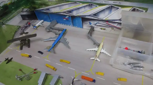 Herpa Wings Model Airport, Planes & Accessories - $300 - Photo 4