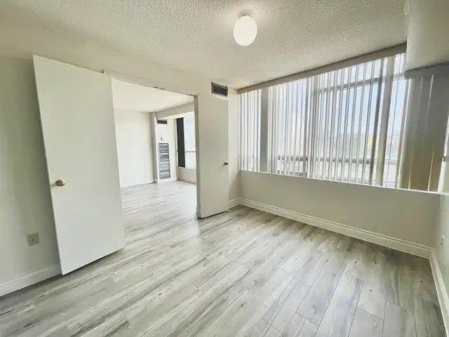 All inclusive, 2 bed, 2 bath, 1 park, pool, gym etc - Photo 8