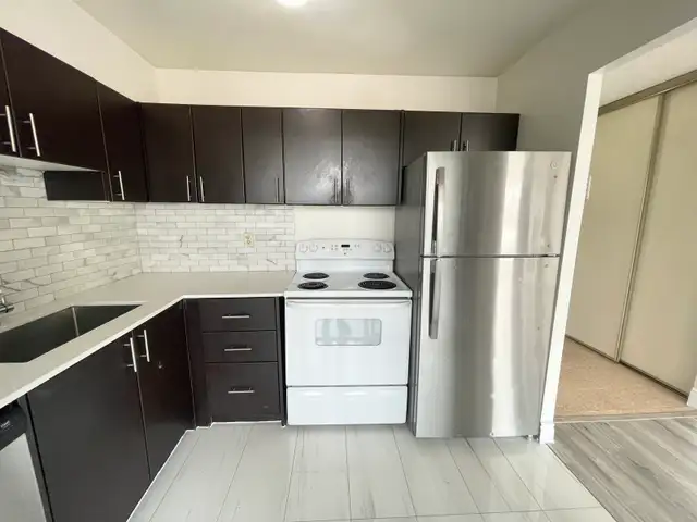 All inclusive, 2 bed, 2 bath, 1 park, pool, gym etc - Photo 10