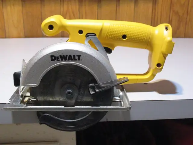 4 DeWalt 12 Volt Cordless : Drill, Cir. Saw, Charger, Battery - Photo 3