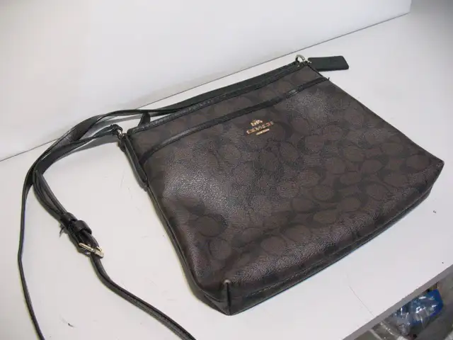 COACH Crossbody Shoulder Bag/Purse, LIKE NEW - Photo 2