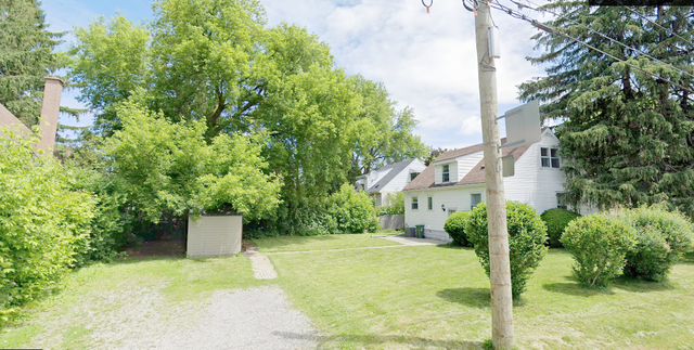 Hamilton 1 Den BSMT Near McMaster University For Rent