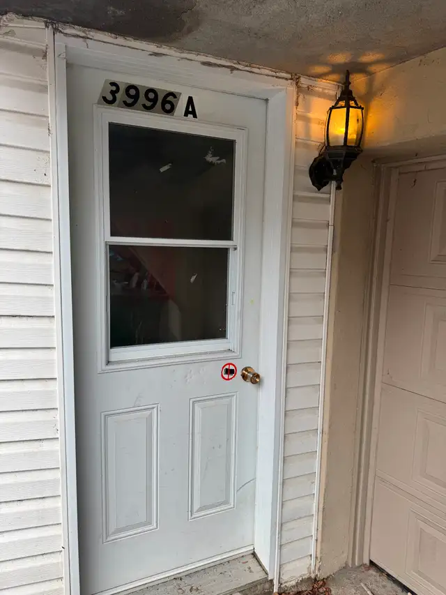 Rare West Lachine huge bed room single professional $880 July 1 - Photo 6