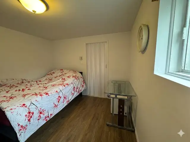 Rare West Lachine huge bed room single professional $880 July 1 - Photo 8