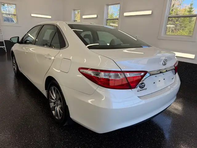 2016 Toyota Camry XLE - Photo 3