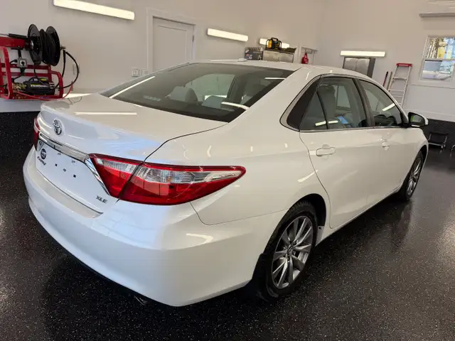 2016 Toyota Camry XLE - Photo 4