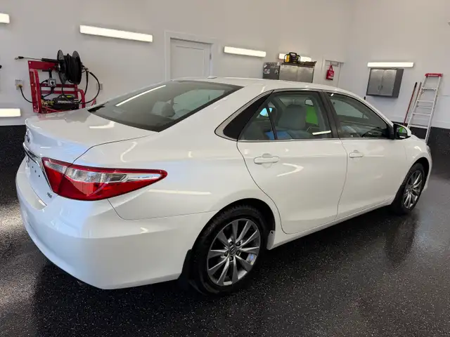 2016 Toyota Camry XLE - Photo 5