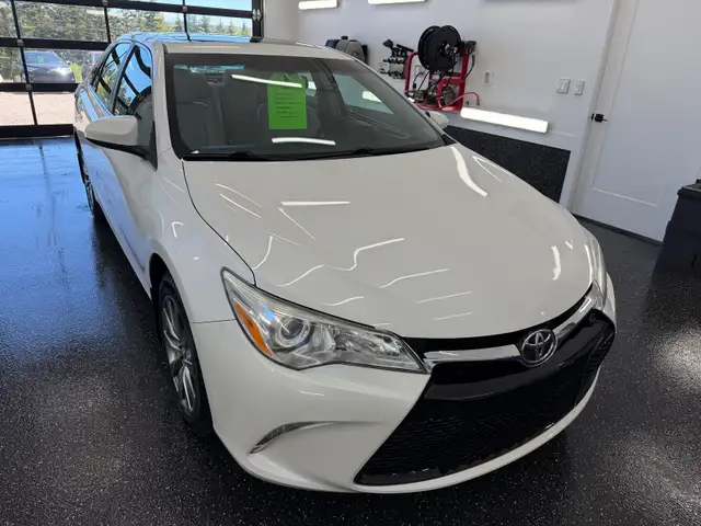 2016 Toyota Camry XLE - Photo 7
