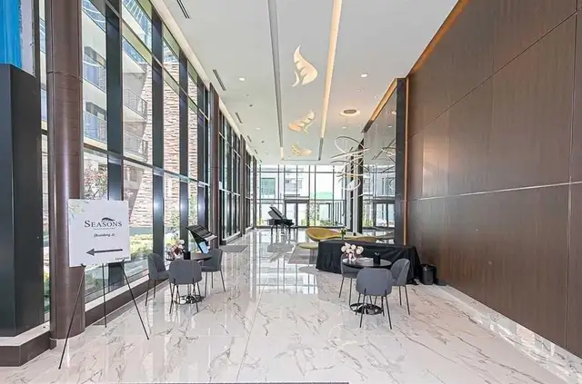 Leslie - Sheppard Luxurious North York Two Bedrooms Condo Rent - Photo 3