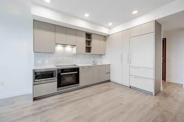 Leslie - Sheppard Luxurious North York Two Bedrooms Condo Rent - Photo 4